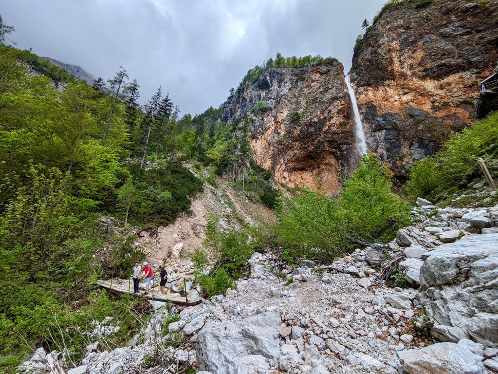 Mooie waterval Logarska Valley